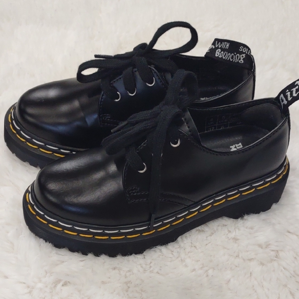 Dr. Martens Black Leather  with Air-Cushioned Sole - Picture 4 of 17